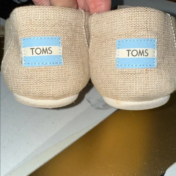 TOMS Women’s Beige Slip-On Loafers size 9 like new - Picture 8 of 9